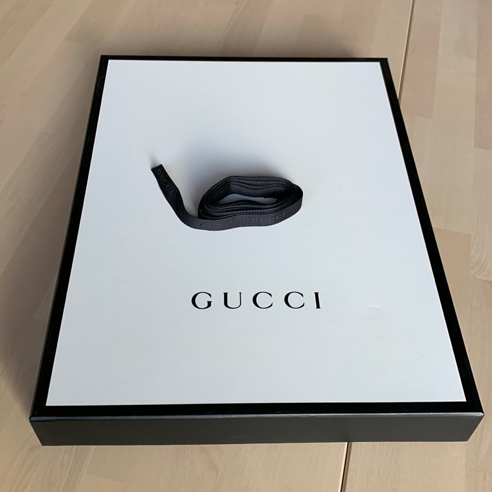 Gucci box with tissue and ribbon